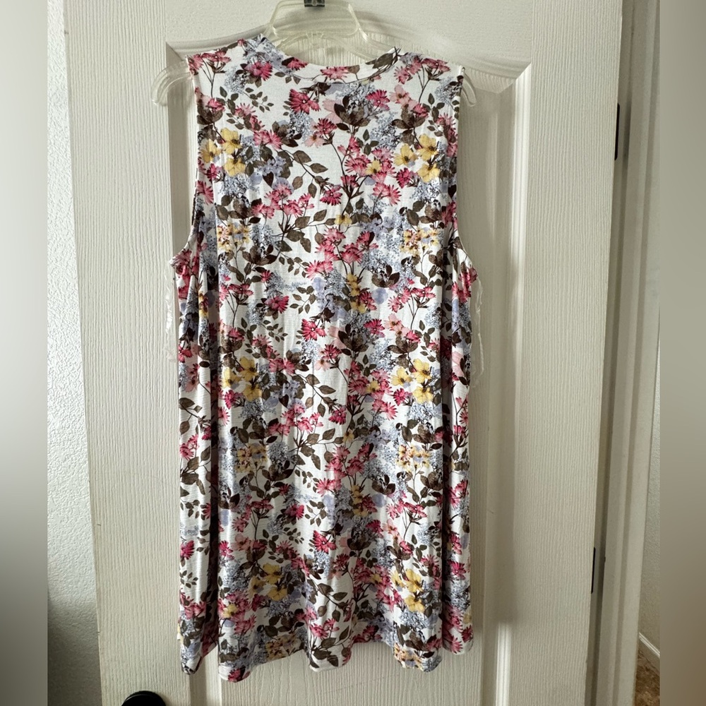 NWT Lane Bryant Floral Sleeveless Tunic - Multicolor - Picture 2 of 4